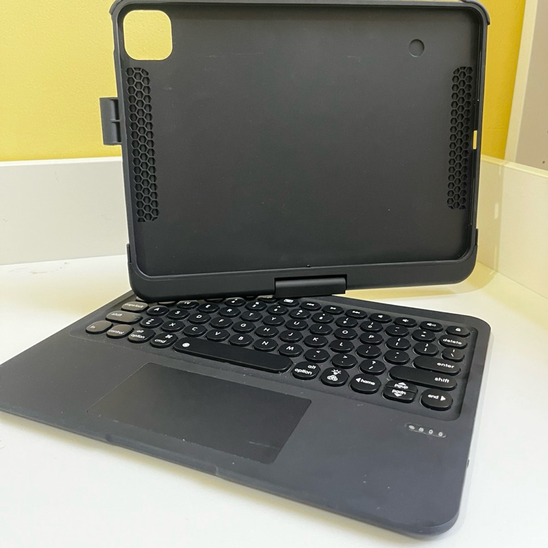 preloved magic keyboard iPad