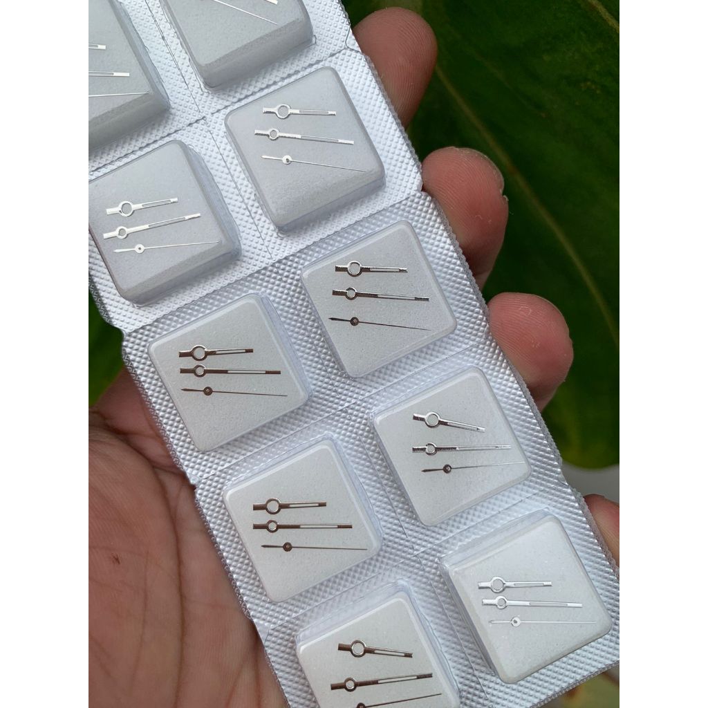 Jarum jam tangan silver mesin caliber 8200 citizen miyota