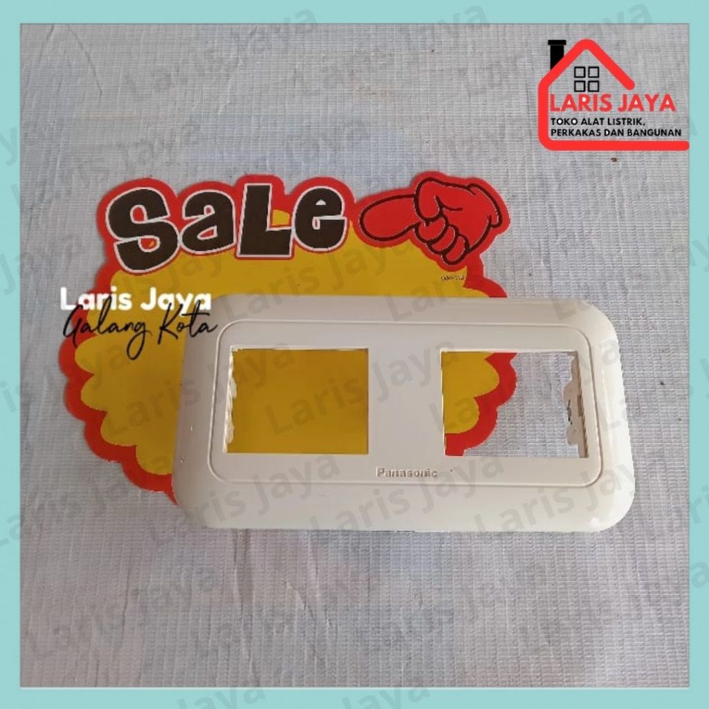 Plat Panasonic 4 Lubang Wide Series White Tempat Saklar dan Stop Kontak Panasonic