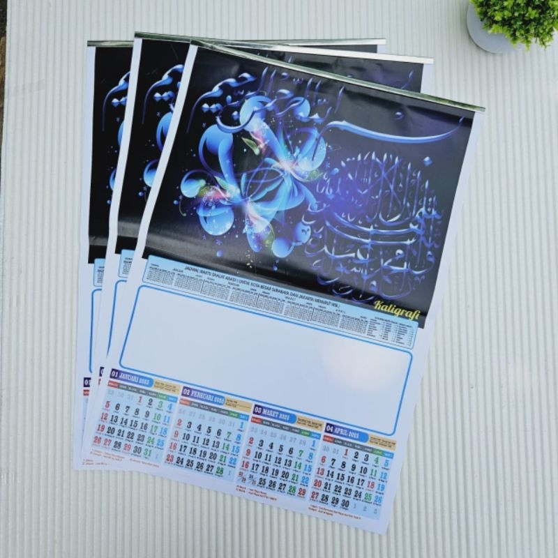 

kalender 2025 JM 3 lembar 4 bulanan ukuran 36x51cm ( terima castume cetak merek)