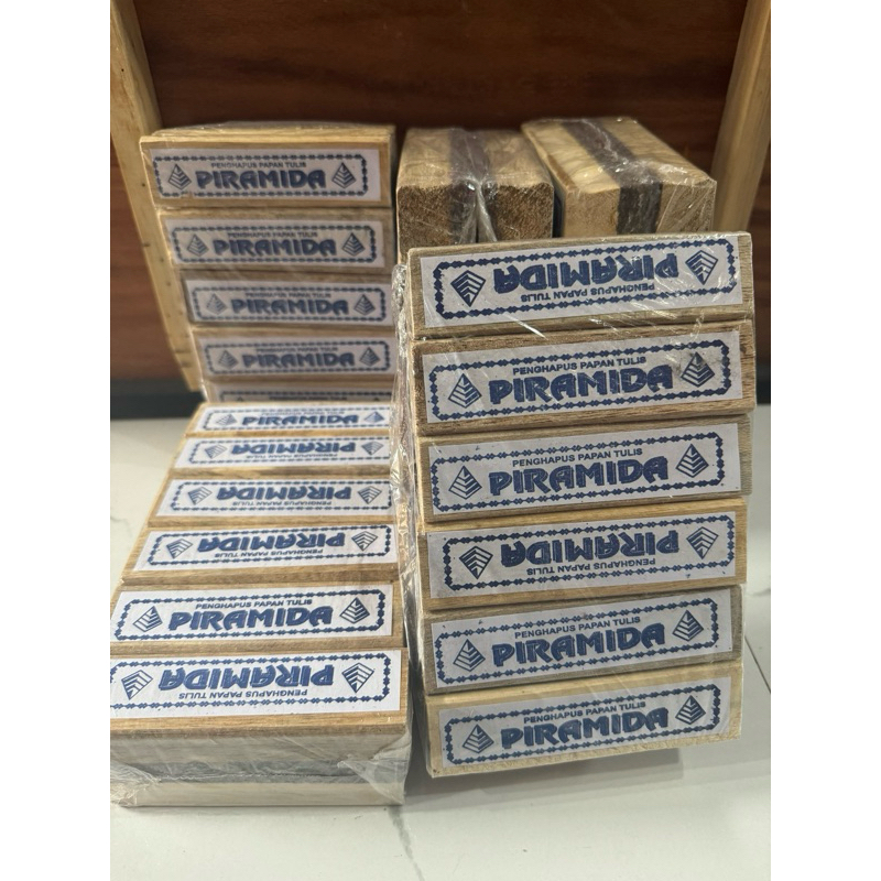 

Penghapus Papan Tulis piramida / penghapus kayu