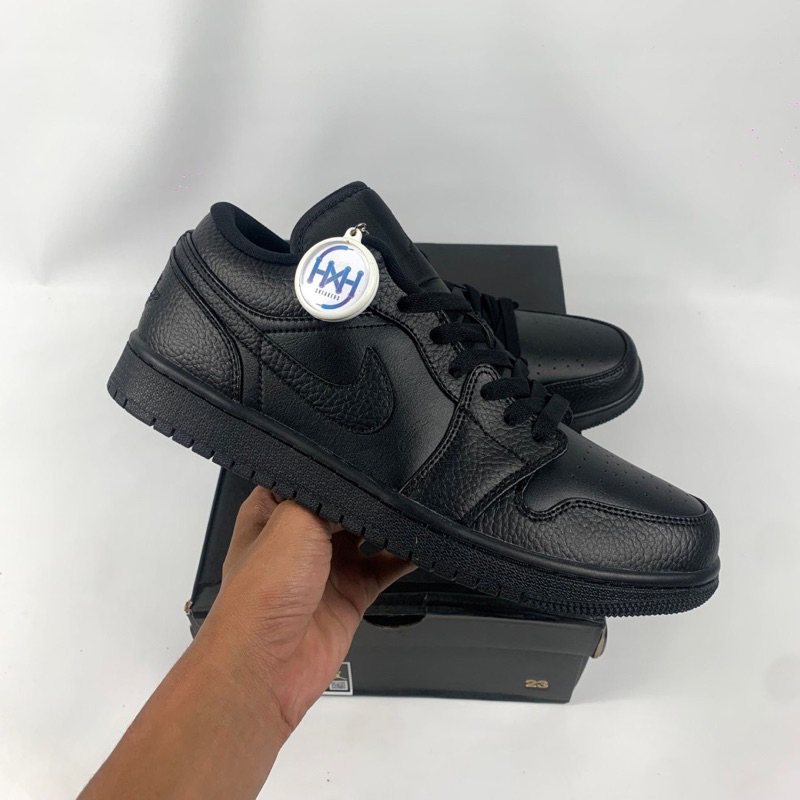 Sepatu pria Air Jordan 1 Low Triple Black - 14412
