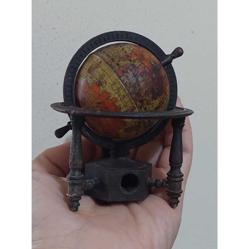 

rautan pensil vintage globe kaleng tin globe MINUS HALUS