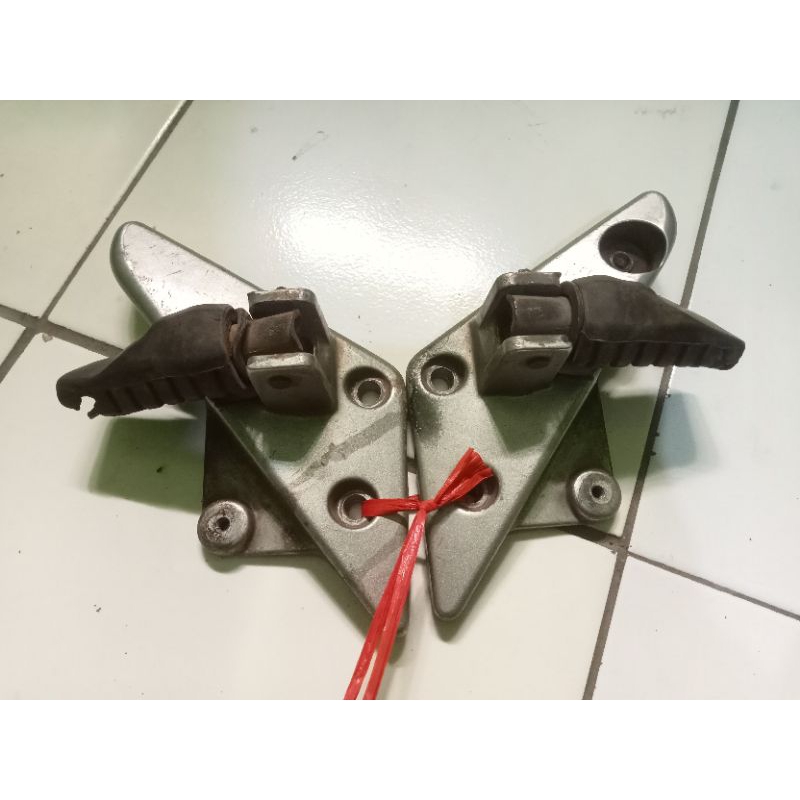 foot step dudukan step depan Kawasaki athlete original copotan