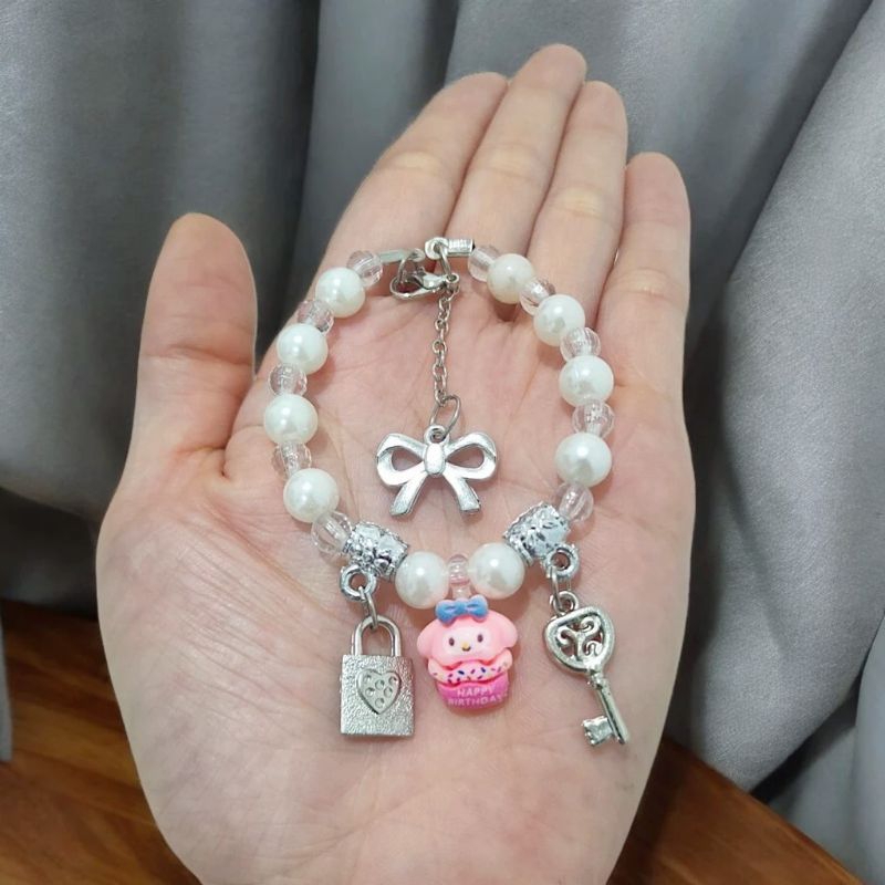 1 Buah Gelang Charm Putih Karakter Beads Sanrio Karakter Random