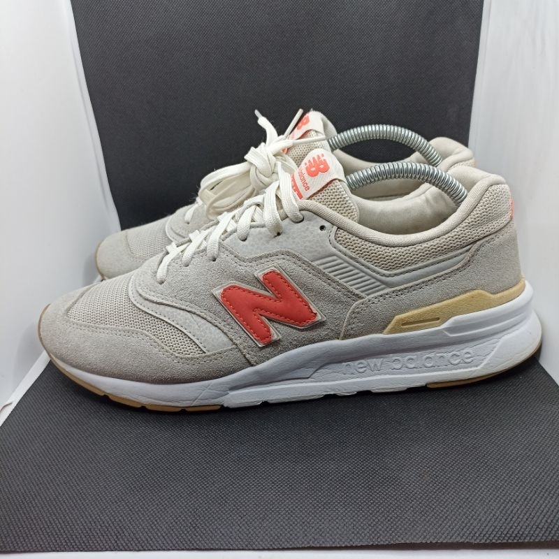 Sepatu Second New Balance 997H size 42