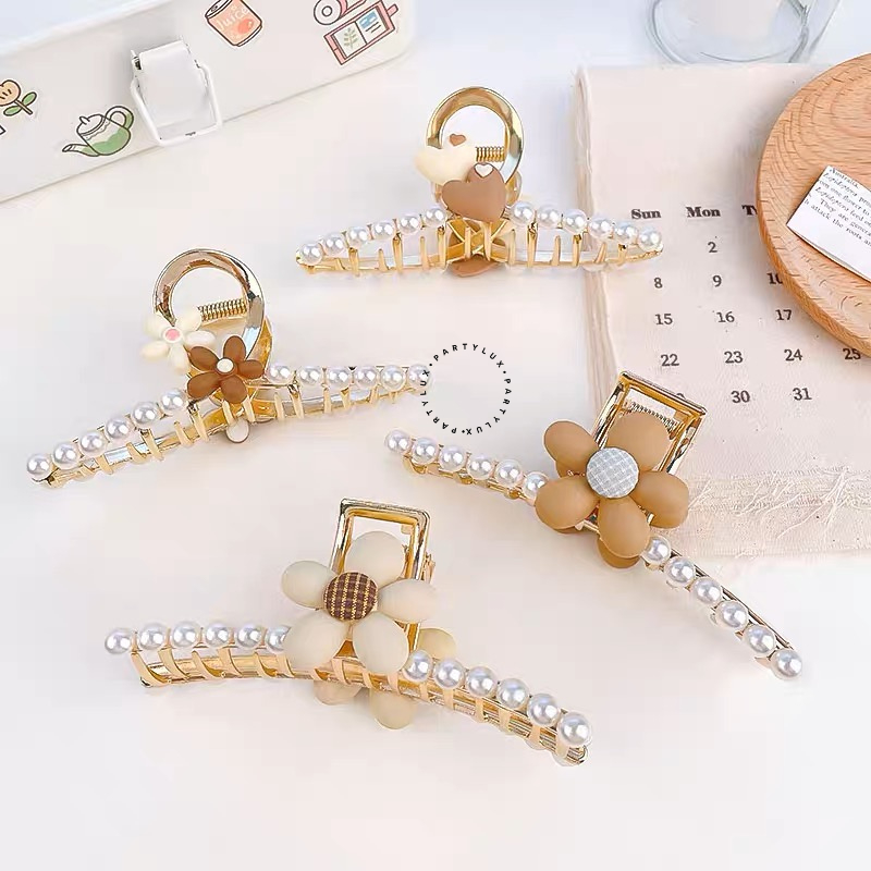 Jepitan Korea Aesthetic / Jedai Besi / Korean Hair Claw / Jepitan Korea Motif Bunga Mutiara