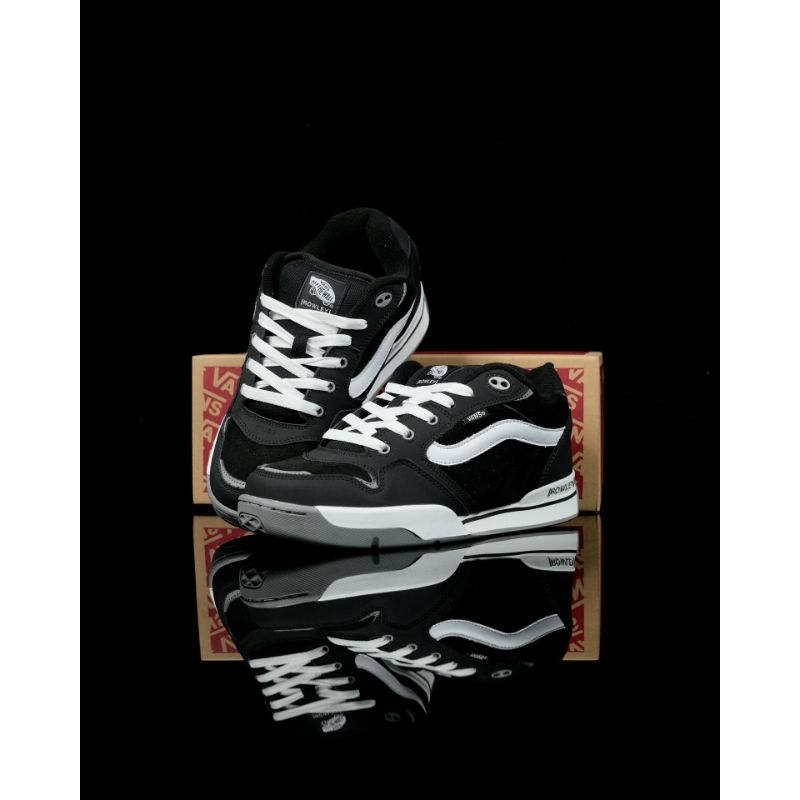 Sepatu skateboard Vans Rowley XLT