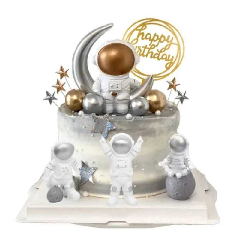 

* MKA * PAJANGAN KUE MANUSIA ASTRONOT DUDUK DI BULAN MINIATUR KUE TART / HIASAN KUE ULANG TAHUN ASTRONOT DUDUK DI BULAN LUAR ANGKASA / DEKORASI KUE ULANG TAHUN ASTRONOT BULAN LUAR ANGKASA