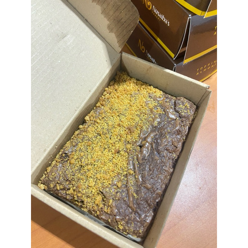 

Nusaibas Brownies panggang |Browmies panggang| Caramel crumbel | coklat| ukr 15x10
