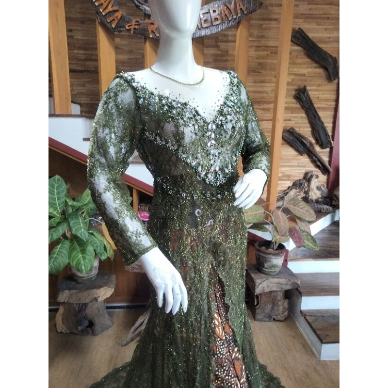 Kebaya pengantin warna hijau Army. kebaya pengantin berpayet full.