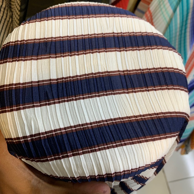 kain silk motif salur - kain silk match - kain silk plisket - kain pleat satin salur - kain fashion 