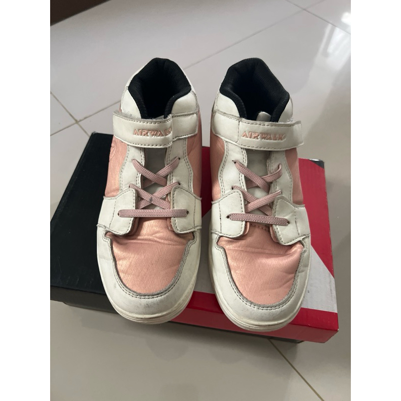 Preloved Airwalk Asher JR white/pink size 35