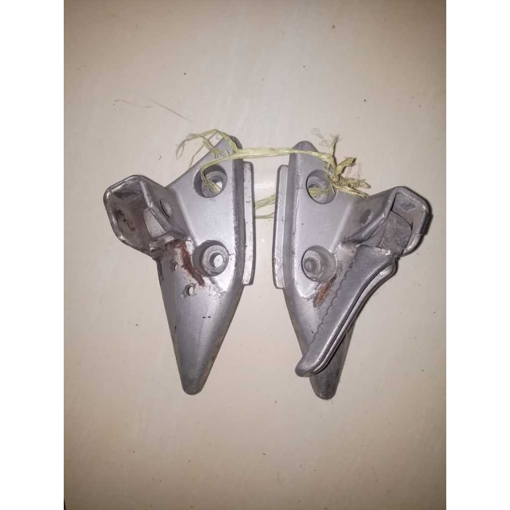 Footstep Dudukan FootStep Belakang Suzuki Spin 125 Ori Copotan