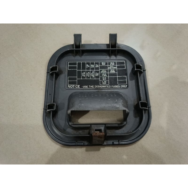 Tutup Sikring/Sekring (cover fuse box) Kijang Kapsul