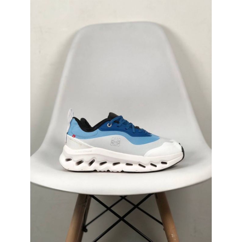 sepatu on cloud loewe white blue