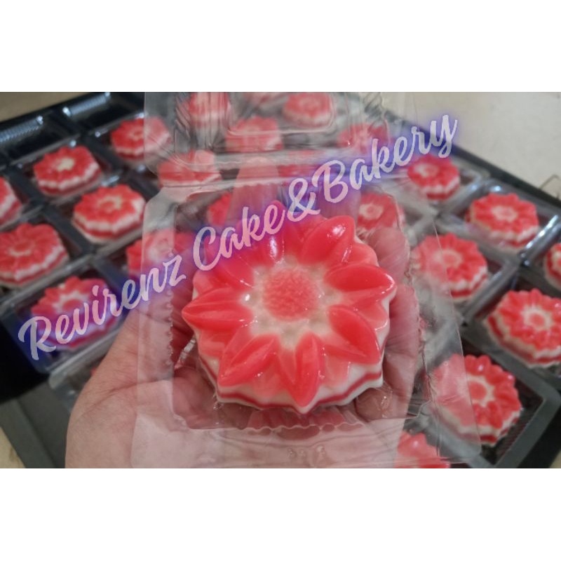 

Kue lapis bunga teratai