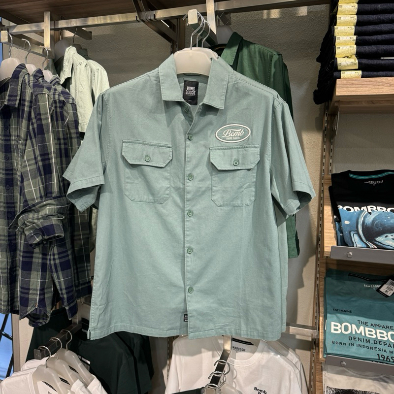 BOMBBOOGIE - NEW Kemeja Lengan Pendek Pria (S-XL)