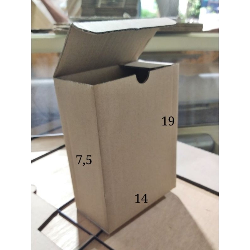 

Kardus Packing 14 x 7,5 x 19 Box Madu