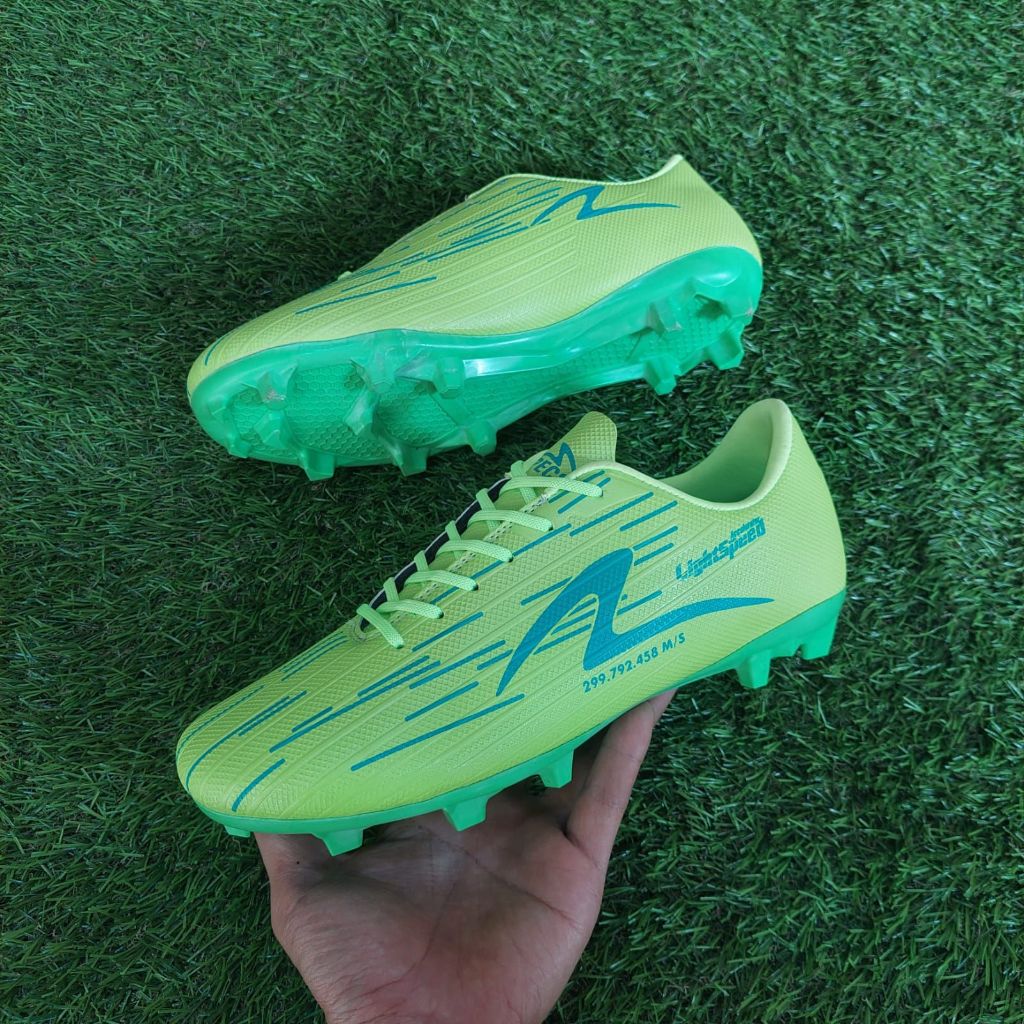 Sepatu bola specs sala / sepatu bola spec terbaru