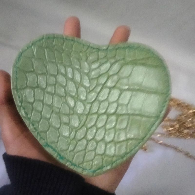 tas love kecil rantai besi