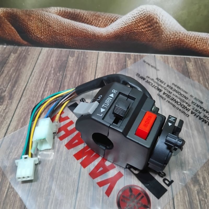 saklar holder kiri sen kelakson (LH) MOTOR YAMAHA FIZ R (FORCE 1)/VEGA LAMA/JUPITER Z LAMA/CRIPTON