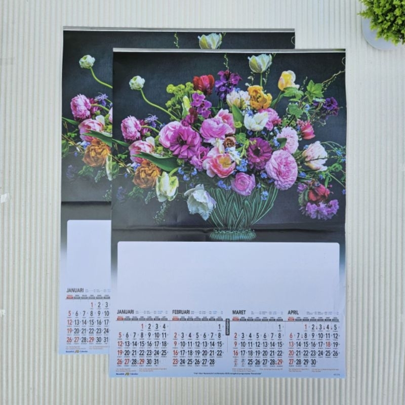 

kalender tahun 2025 AO 214 bunga 3 lembar x 4 bulanan ukuran 38 x 54 cm(terima castume cetak merek)