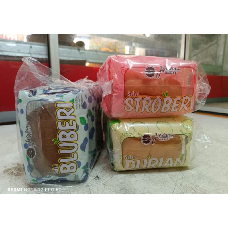 

1 pack roti jordan rasa isi 5-selai blubery-strawberry-durian