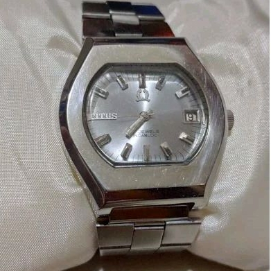 Sovil Et Titus Geneve 3611 Hexagon TV Shape 17 Jewels Water Resistant Rare Item Vintage Watch