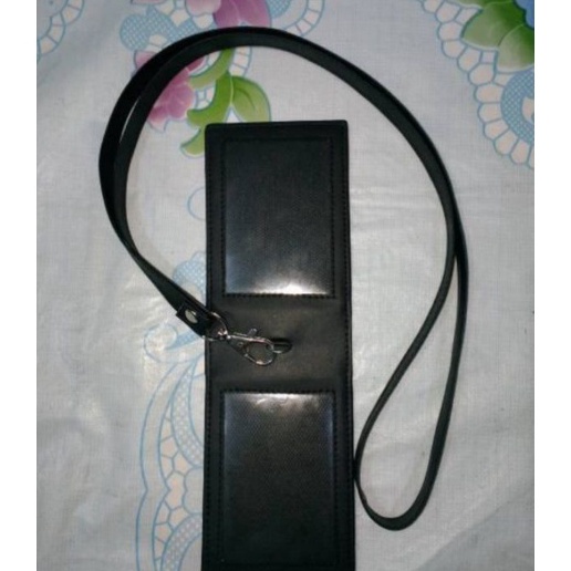 

HJ6 TEMPAT ID CARD MAGNET 2 KARTU DENGAN TALI GANTUNGAN