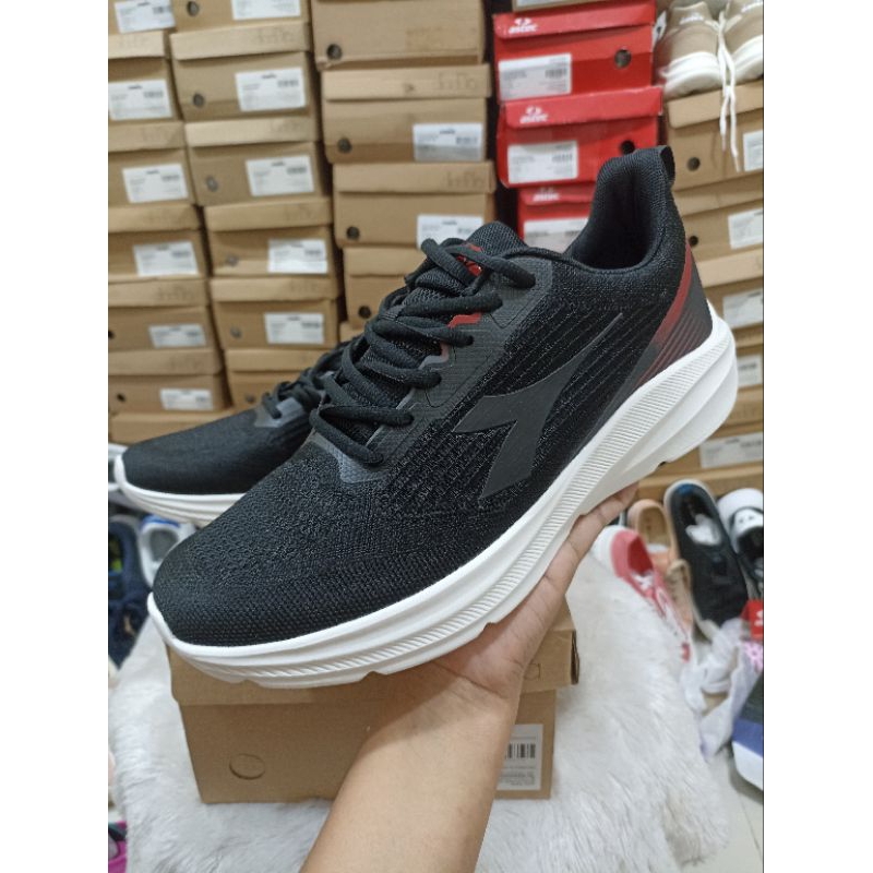 Diadora Hakeem Sepatu Ori Hitam