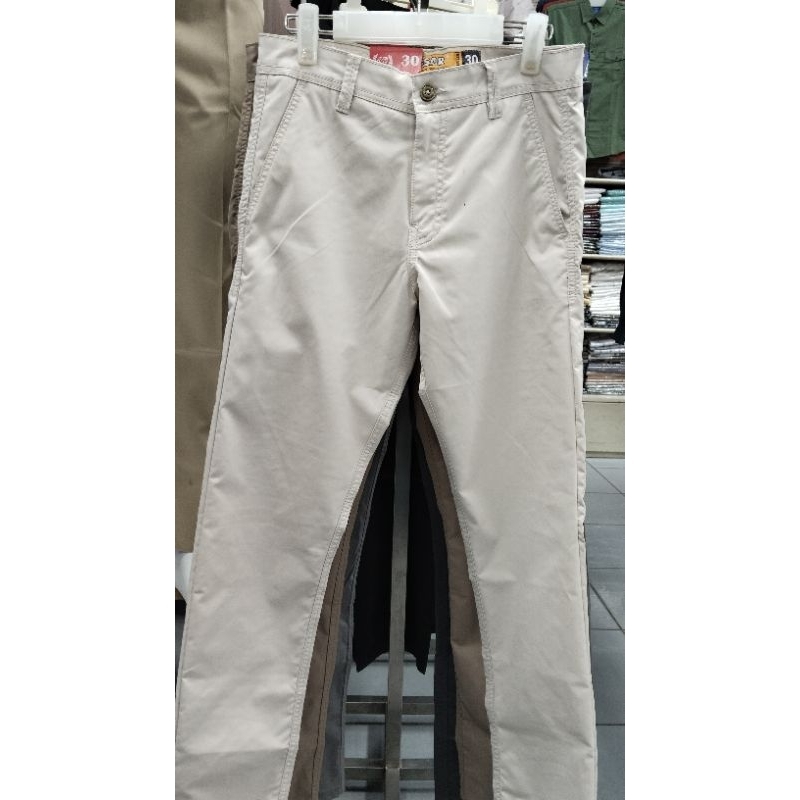 CELANA CHINOS CAESAR