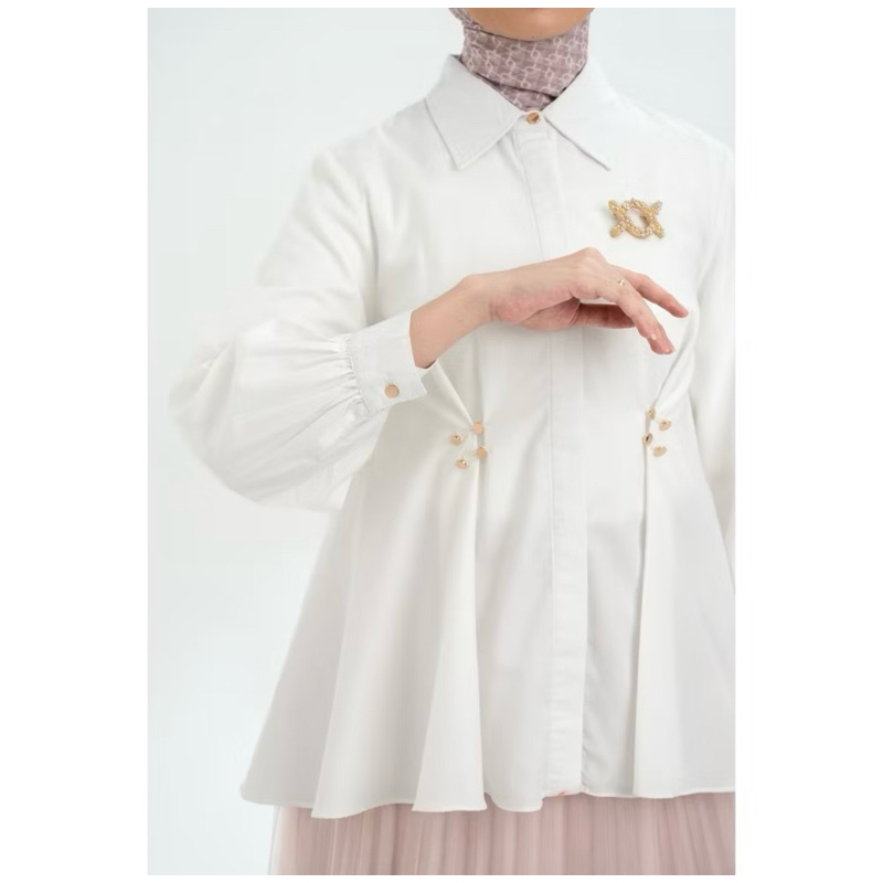 PRELOVE WEARING KLAMBY SHIRT - CAMILLE