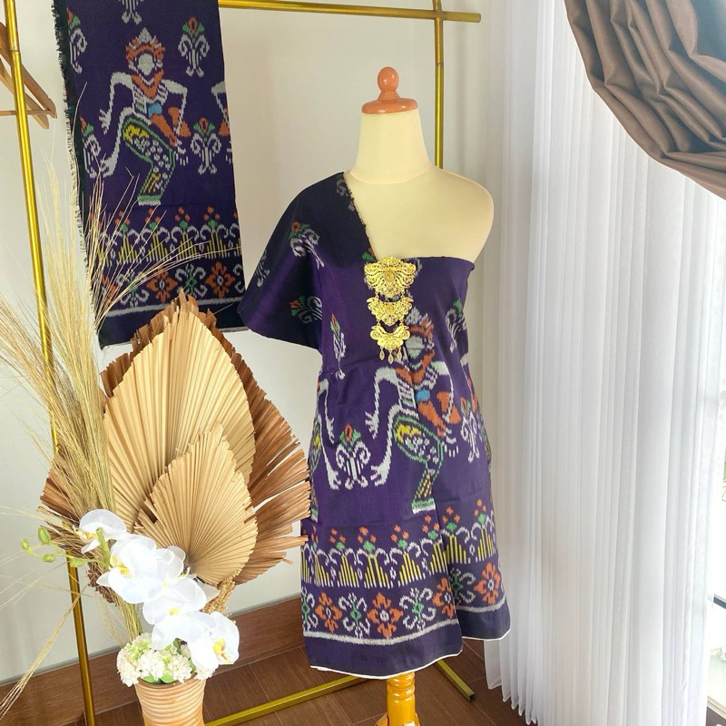 KAIN TENUN ENDEK MOTIF LEGONG KHAS BALI WARNA DASAR UNGU GRINGSING