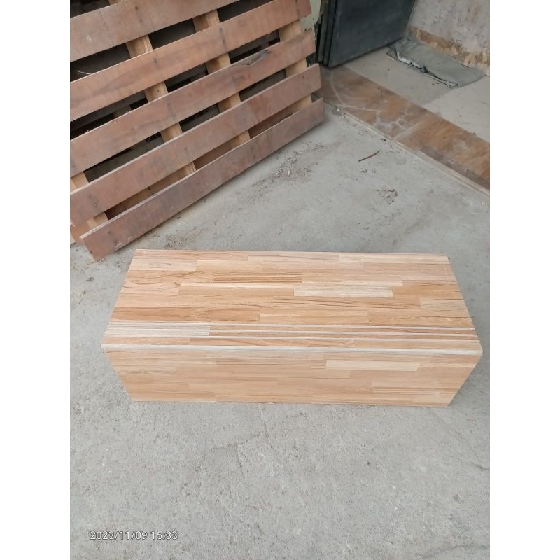 Granit Tangga 30x80 dan 20x80 motif kayu