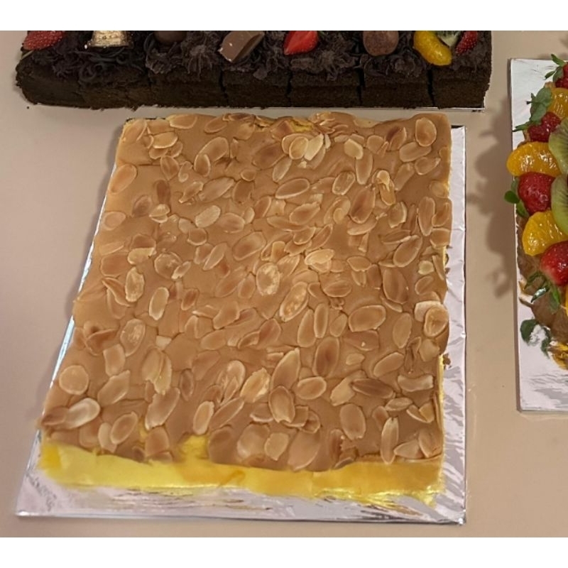 

cake almond spikoe