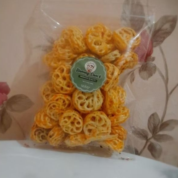 

KRUPUK RAFAEL 5 RB AJA PEDAS GURIH COCOK BUAT CEMILAN ANAK KOS