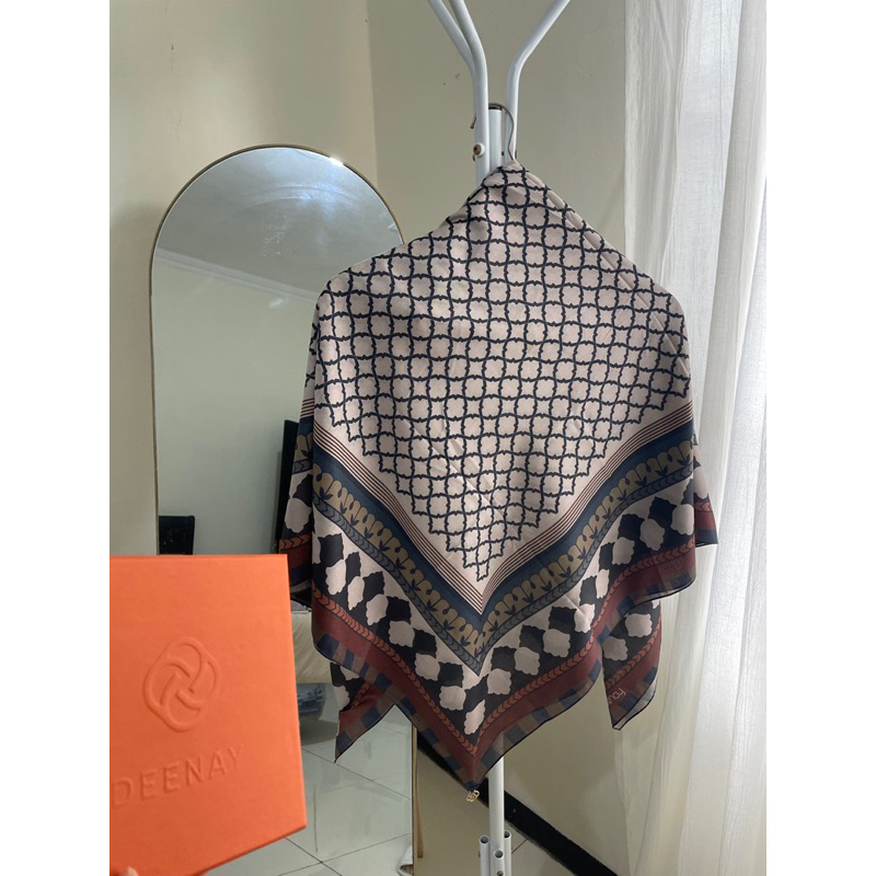 Preloved Deenay Hijab Segi Empat