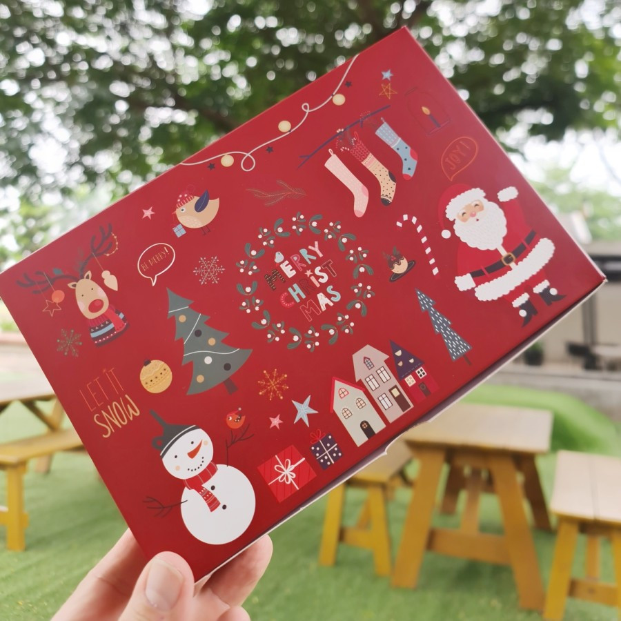 

1 Pack Isi 5 Pcs Dus Parcel Natal Sekat 6 Box Eggtart Motif Christmas Ukuran 7.3x7.5x4.5 cm