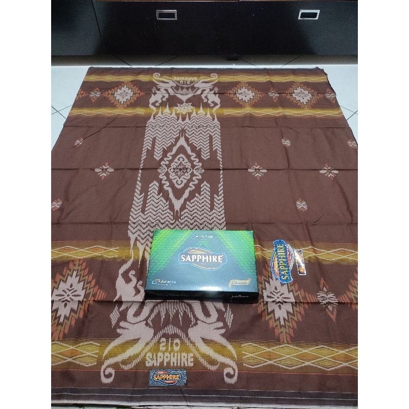 Sarung sapphire kembang