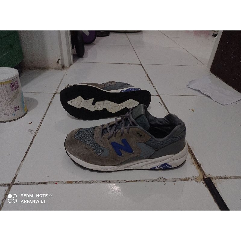 sepatu NB size 41.5 Made in China minus pemakaian