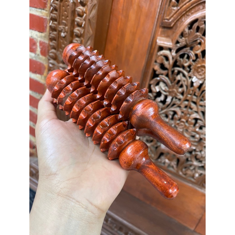 pijat tangan bergerigi terapi kayu tradisional alami kesehatan