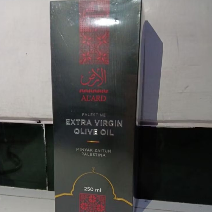 

Minyak Zaitun Extra Virgin Olive Oil AL ARD berasal dari perkebunan zaitun di bumi Palestina