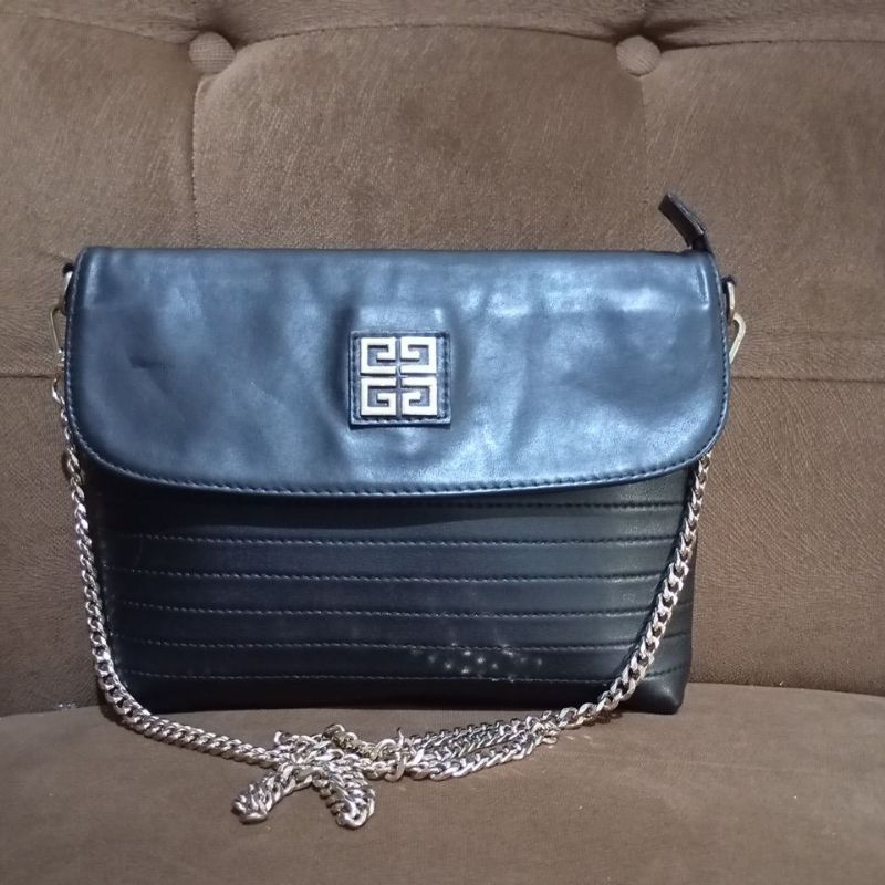 sling bag Givenchy preloved