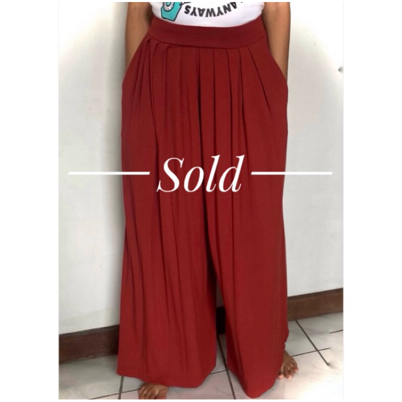 Uniqlo, wide  pleated pants. ori.