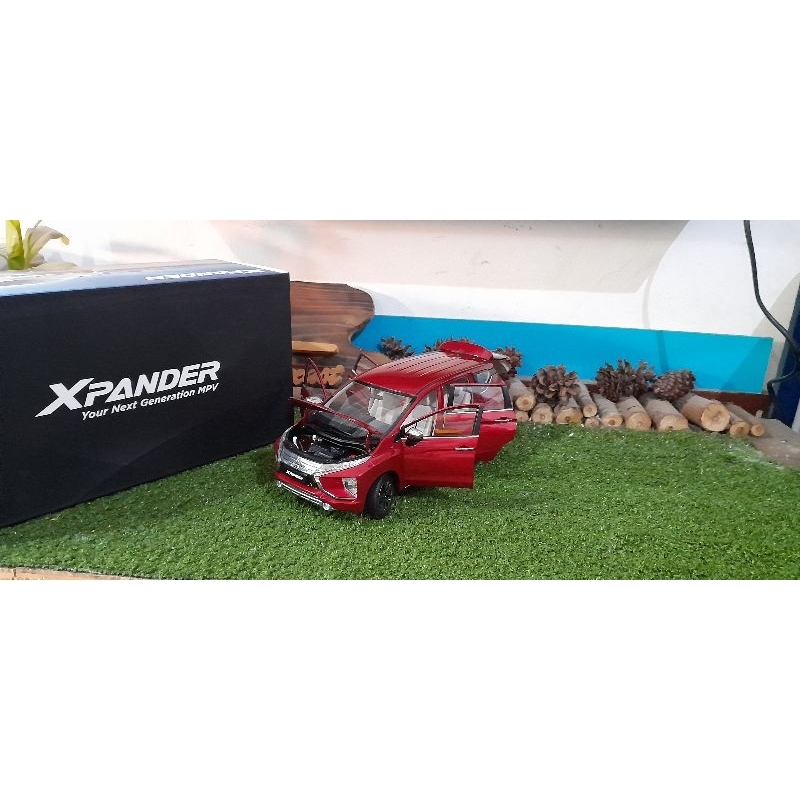 Diecast Miniatur Mitsubishi Xpander merah skala.1:18