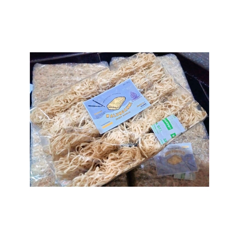 

Mie kuning organik edisi premium kualitas terbaik dan porsi besar