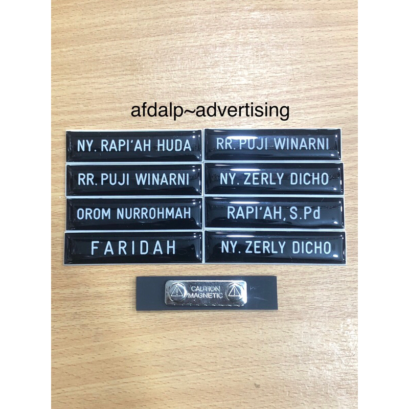 

papan nama dada grafir lapis resin fiber ukuran 2 x 8 cm