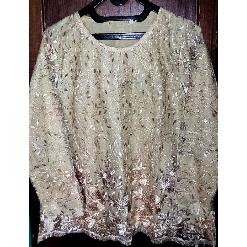 Atasan Brokat modern