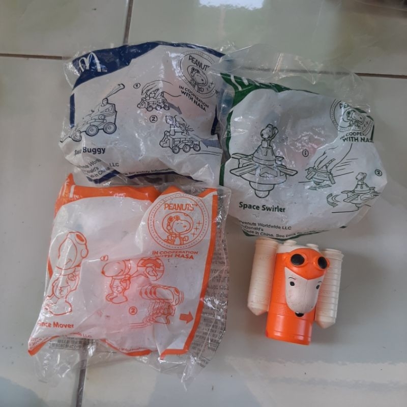 figure snoopy peanuts nasa baru 3 pcs & bonus second 1